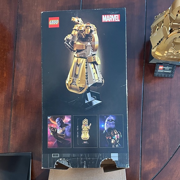 LEGO Infinity Saga Gauntlet with Colorful Stones - Picture 3 of 14